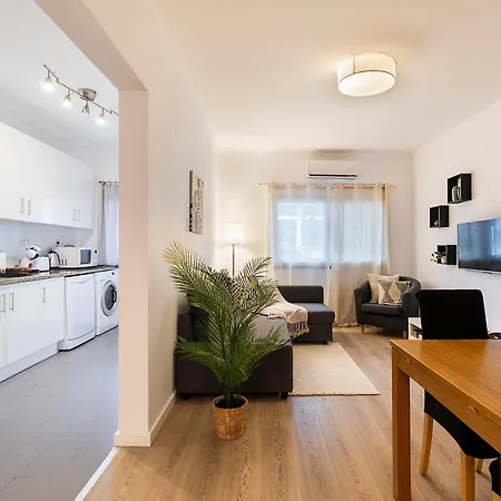 Charming And - 350m From The Apartman