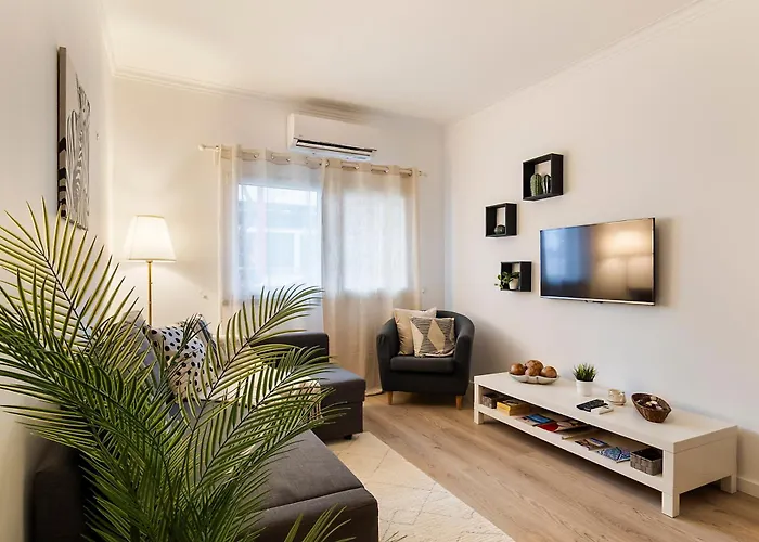 Charming And - 350m From The Apartman Cascais