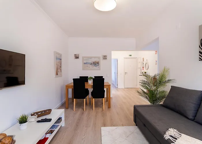 Charming And - 350m From The Cascais