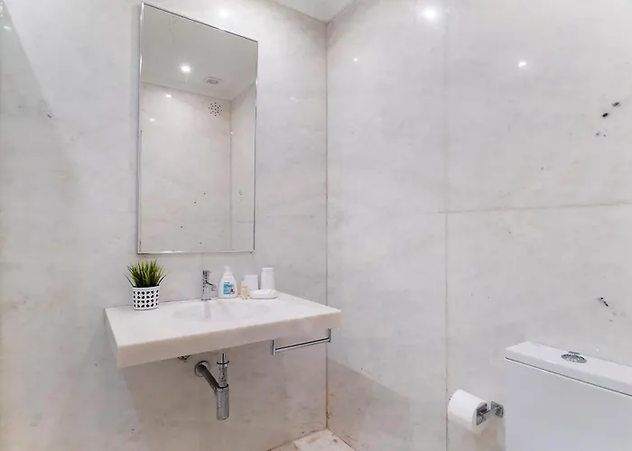 Charming And - 350m From The Apartman *