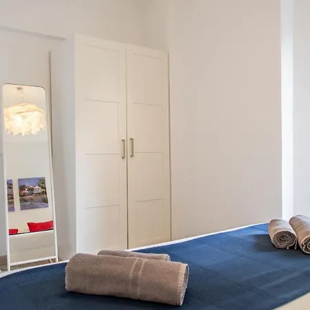 Апартаменты Charming And - 350m From The *