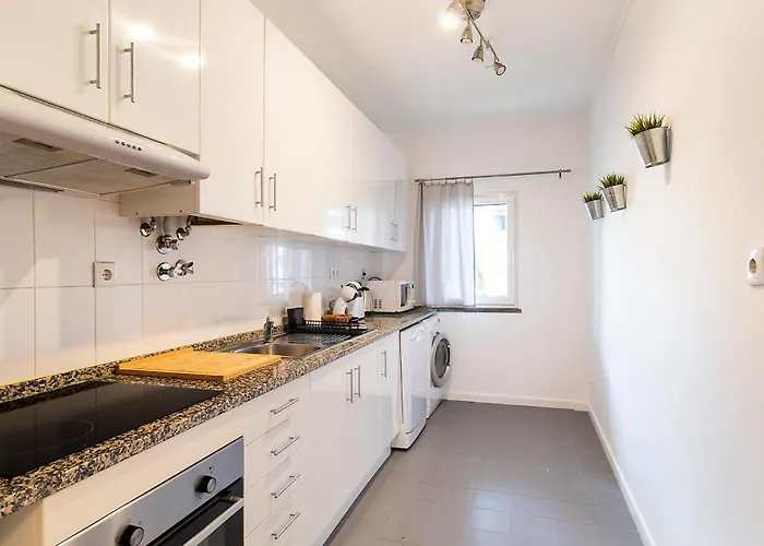 Charming And - 350m From The Apartamento Cascaes